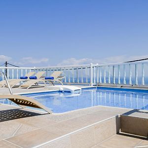 Amerisa Suites & Villa